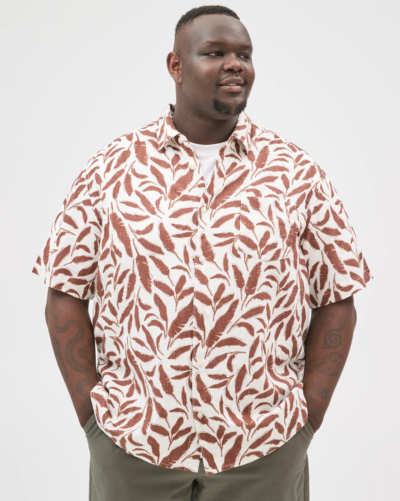 Plus Size European Linen Blend Short Sleeve Shirt 4 of 5