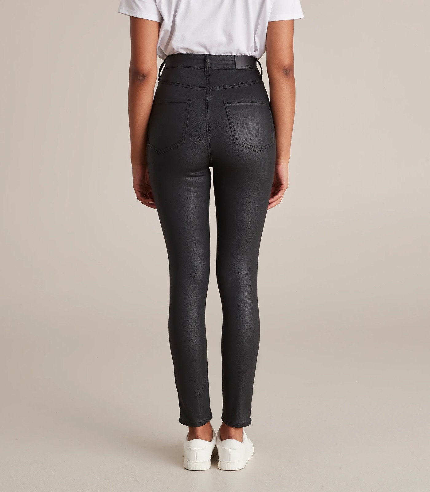 Super High-Rise Ankle Skinny Vinyl Pants in Black