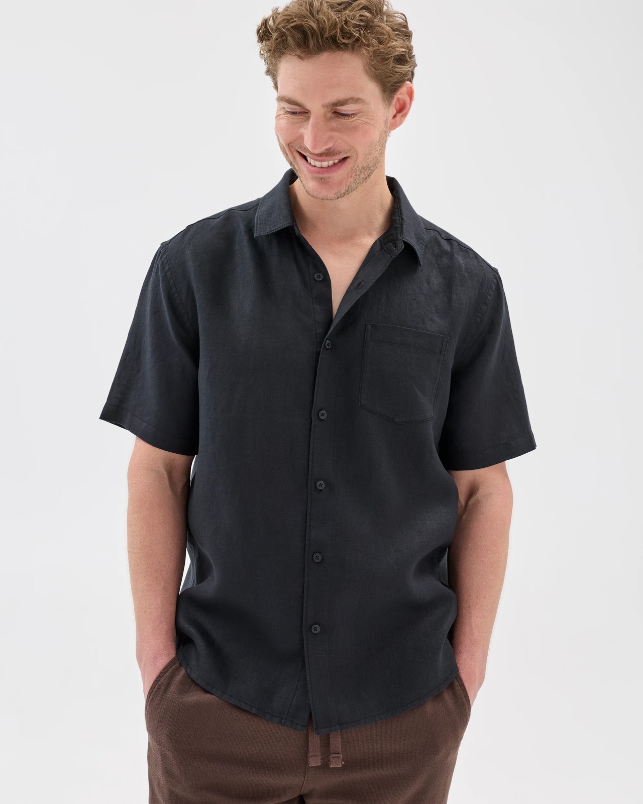 European Linen Short Sleeve Shirt - Black 4 of 5