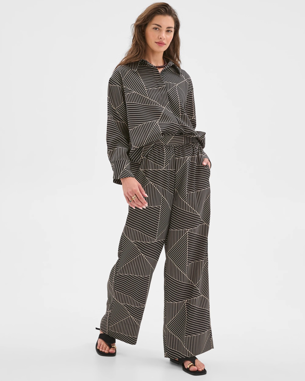 Petites Flat Front Elastic Waist Pants 2 of 6