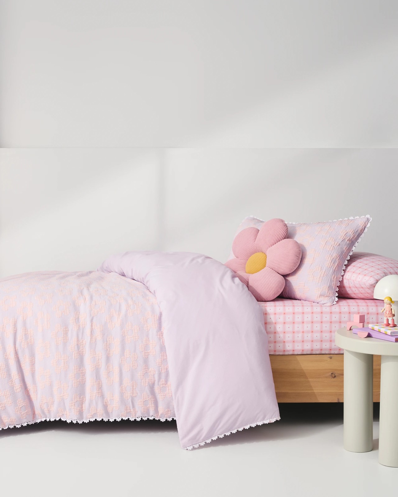 Kids Jasmin Textured Daisy Quilt Cover Set 2 of 6