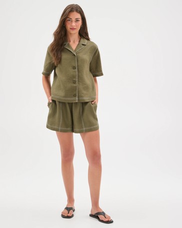 Petites European Linen Contrast Stitch Shorts