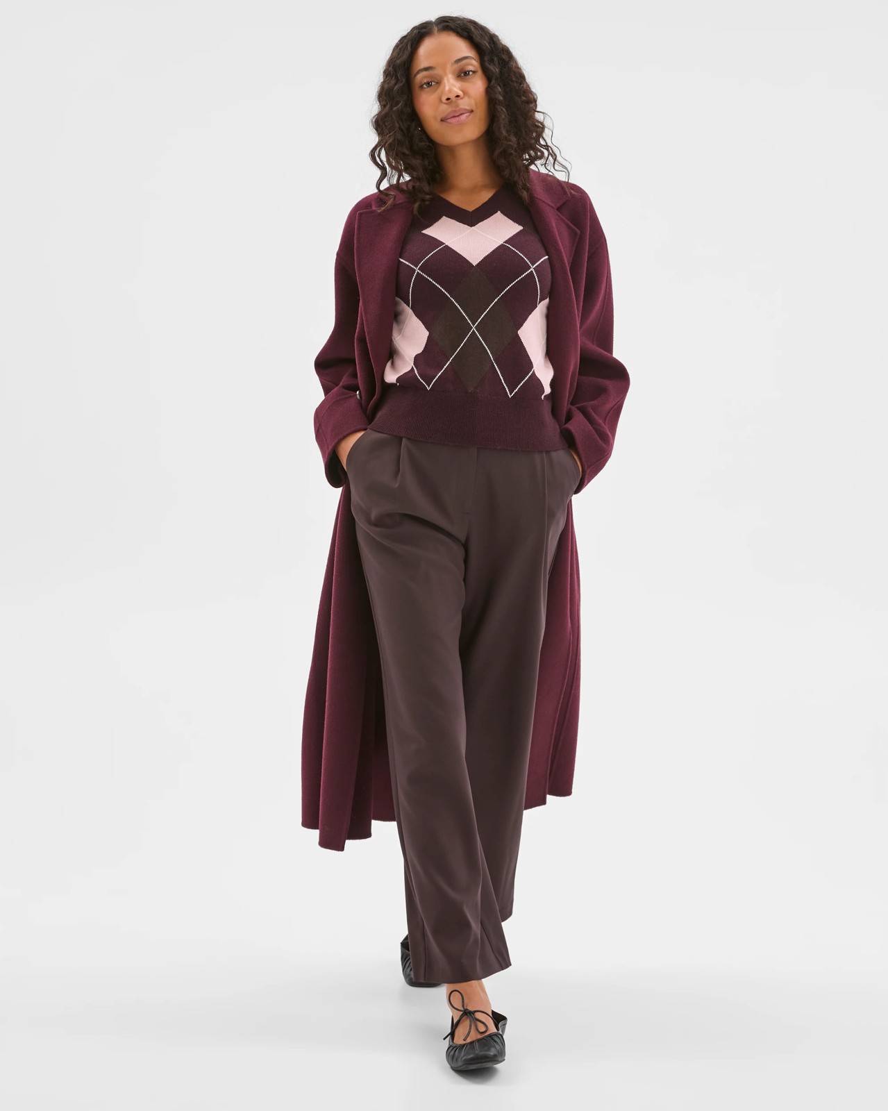 Preview Argyle V-Neck Jumper - Pinot 2 of 5