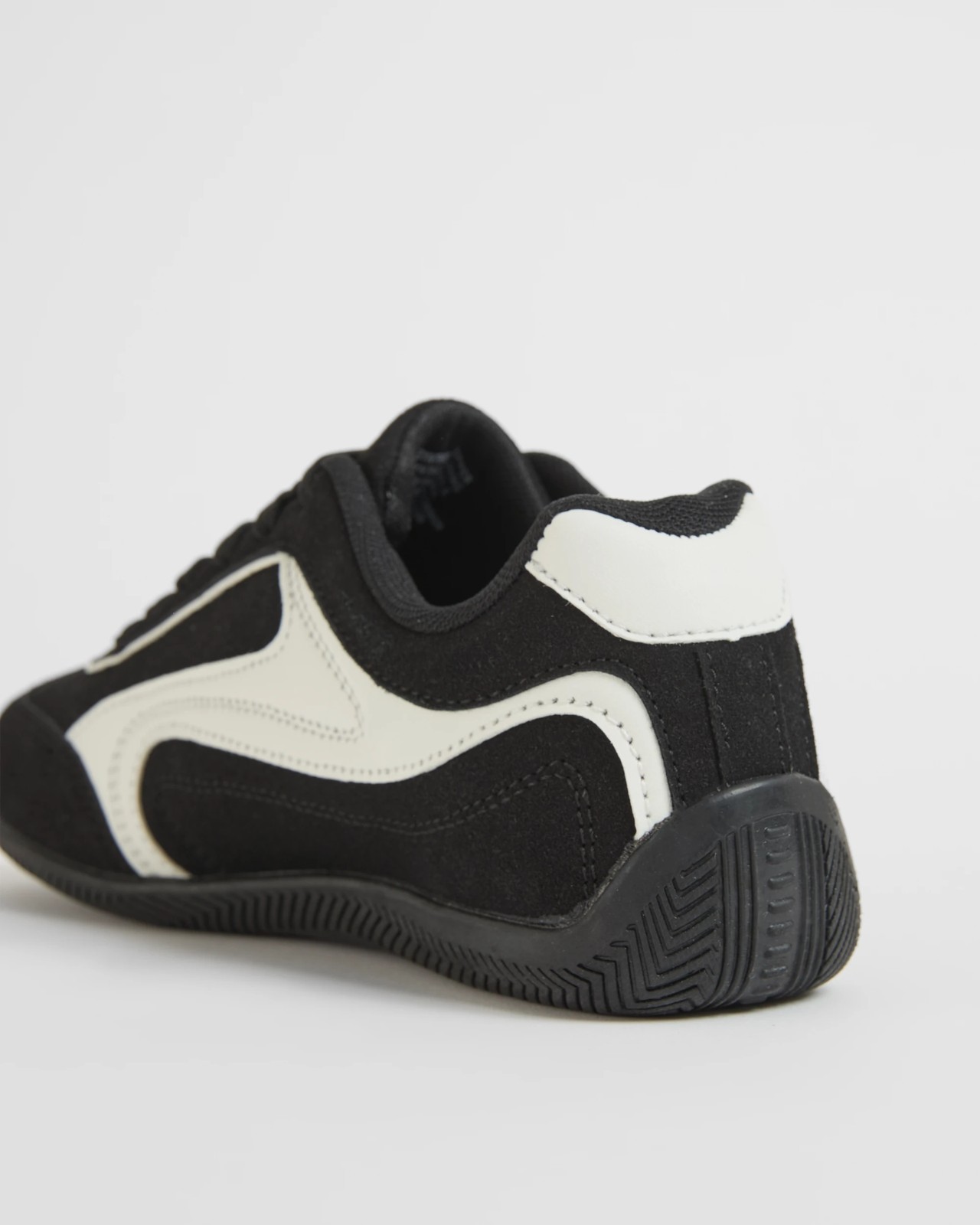 Sleek Sneakers - Black 3 of 4