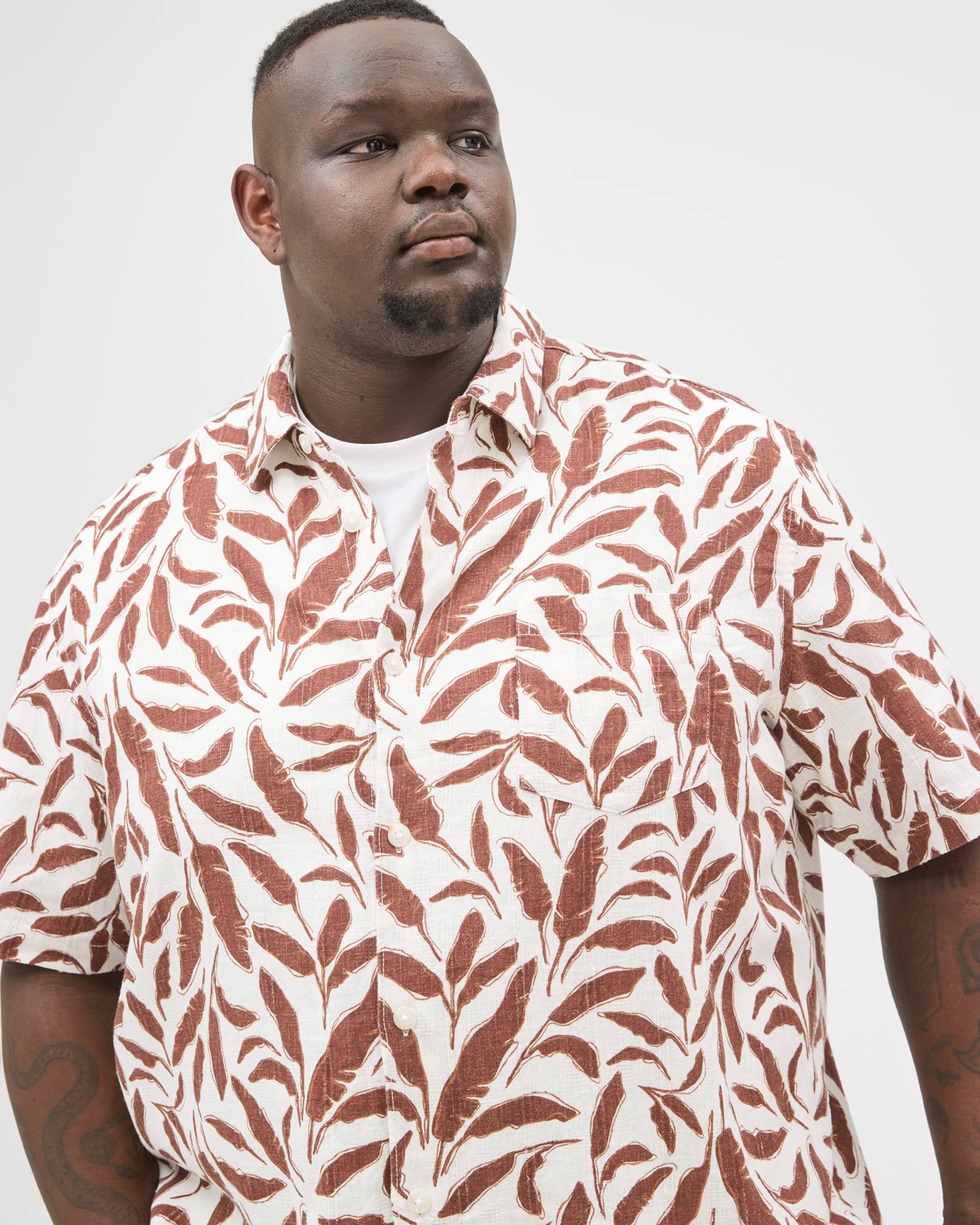 Plus Size European Linen Blend Short Sleeve Shirt 3 of 5
