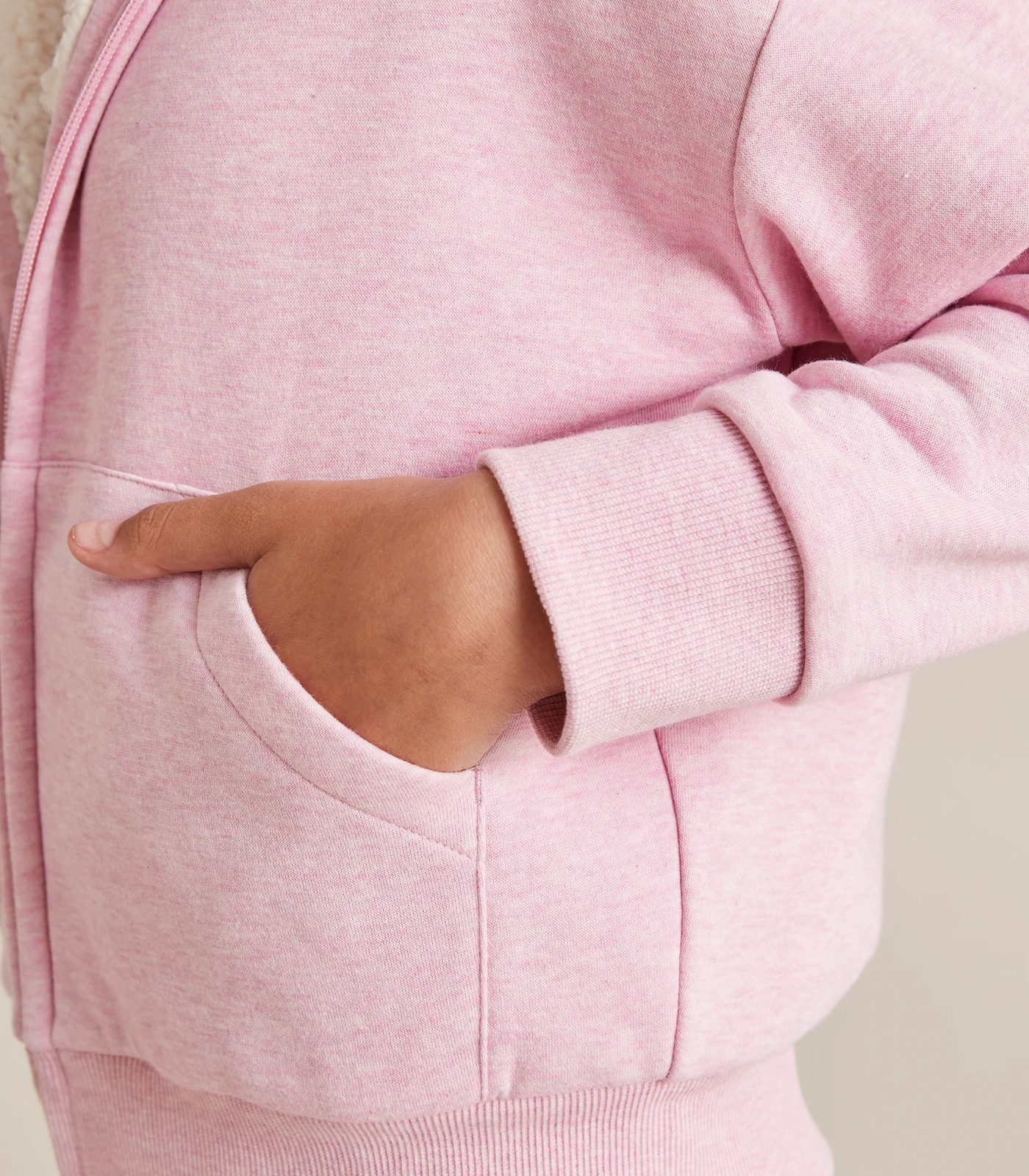 320_67743292_42+24AEFD