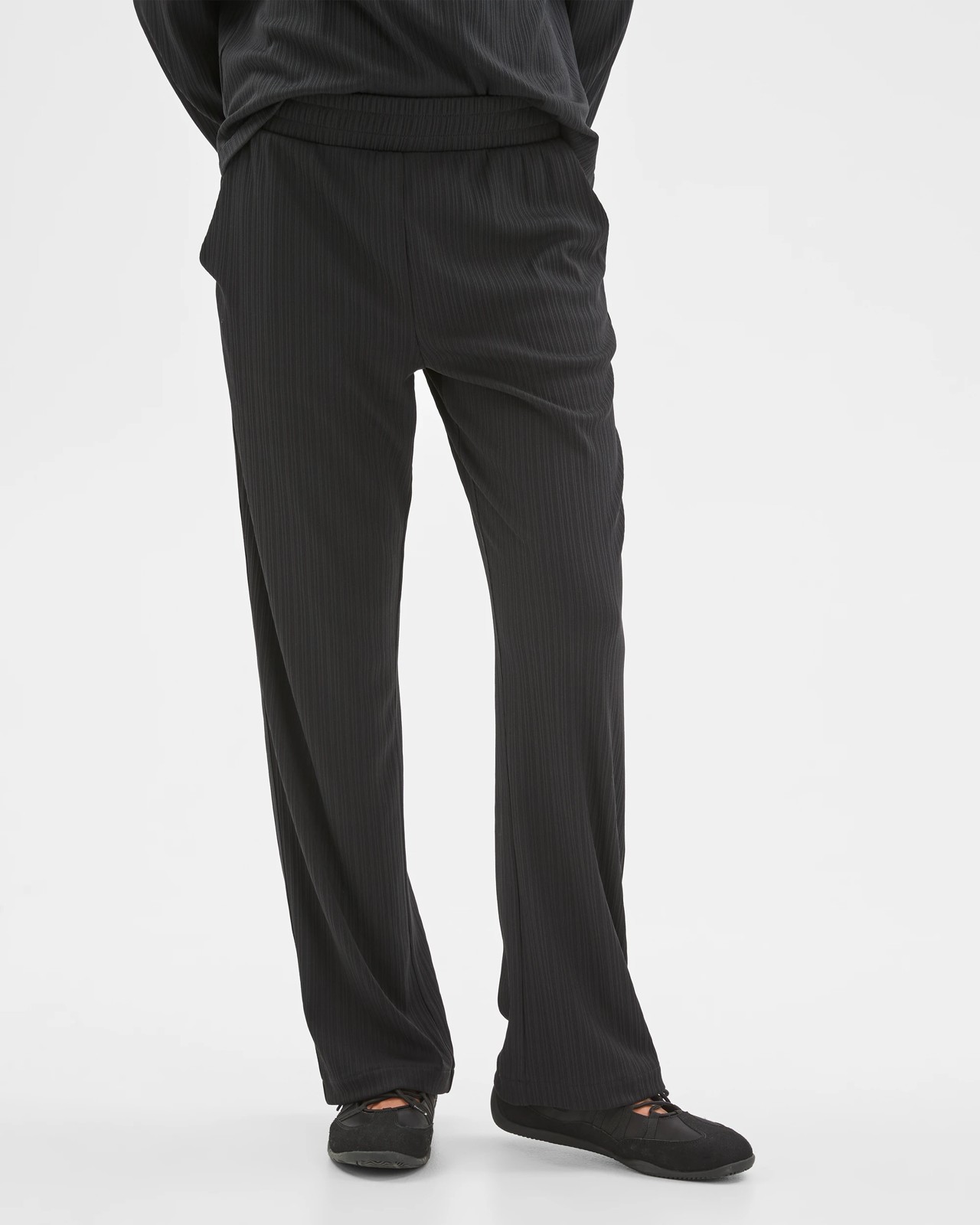 Active Wide Leg Plisse Pants 3 of 6