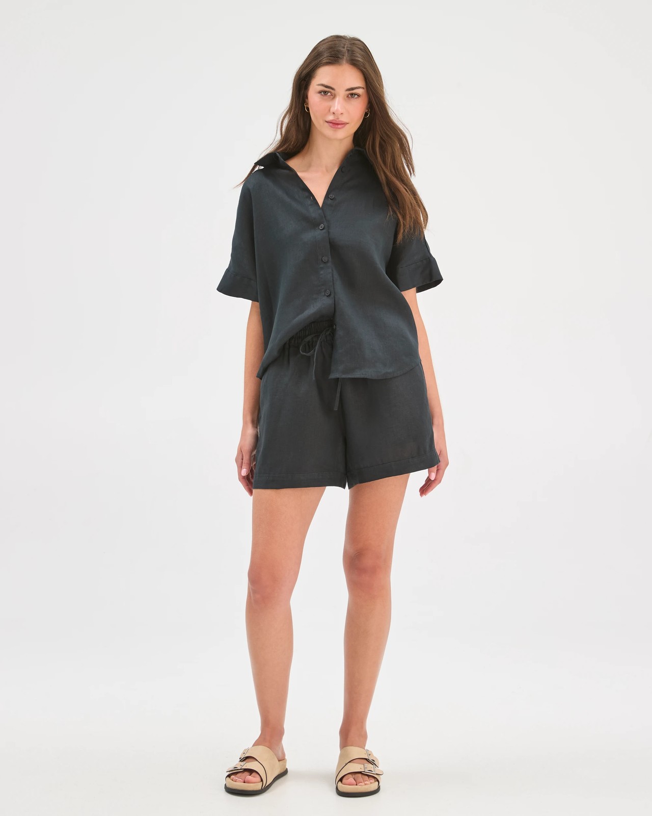 Petites European Linen Pull On Shorts 2 of 5