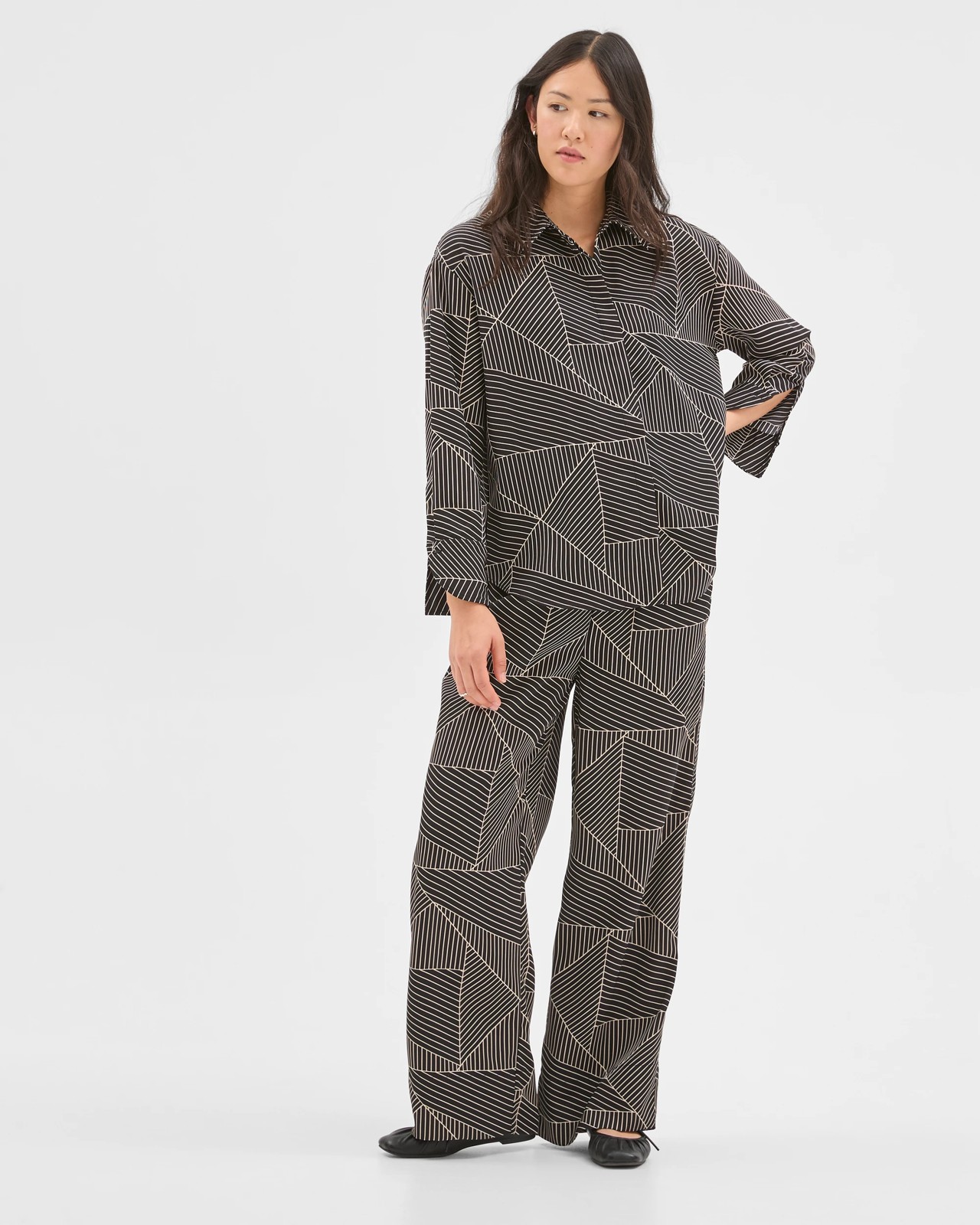Preview Long Sleeve Set Dressing Shirt - Black Spliced Geo 2 of 6