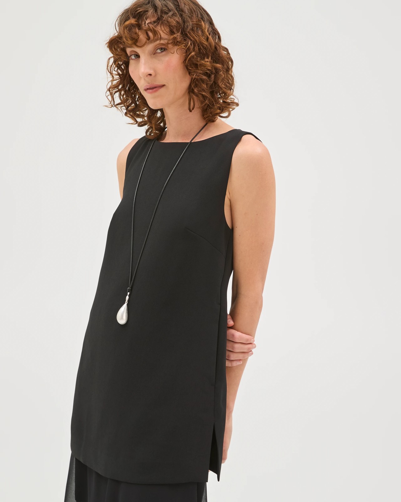 Preview Sleeveless Crepe Tailoring Longline Tunic Top - Black 5 of 5
