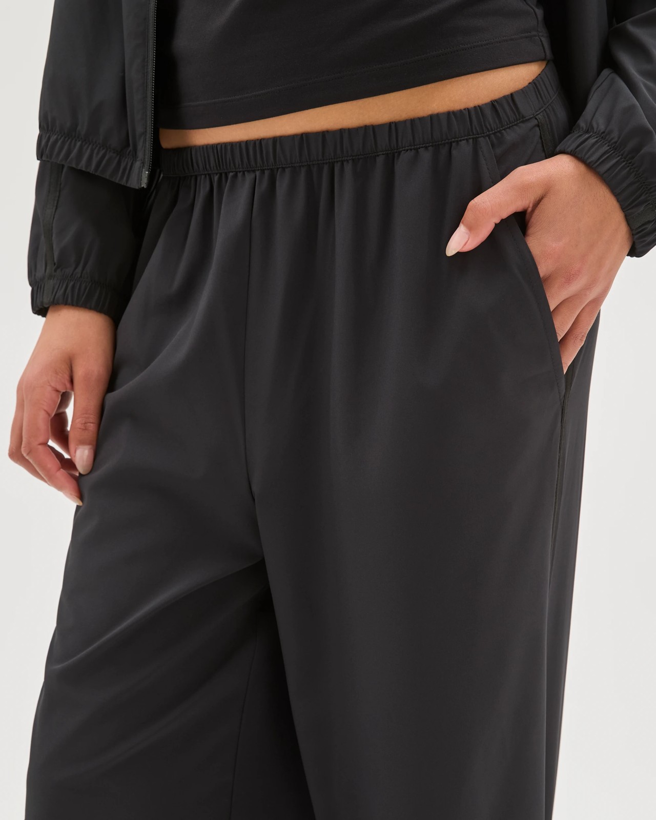 Active Relaxed Lightweight Woven Pants 3 of 5