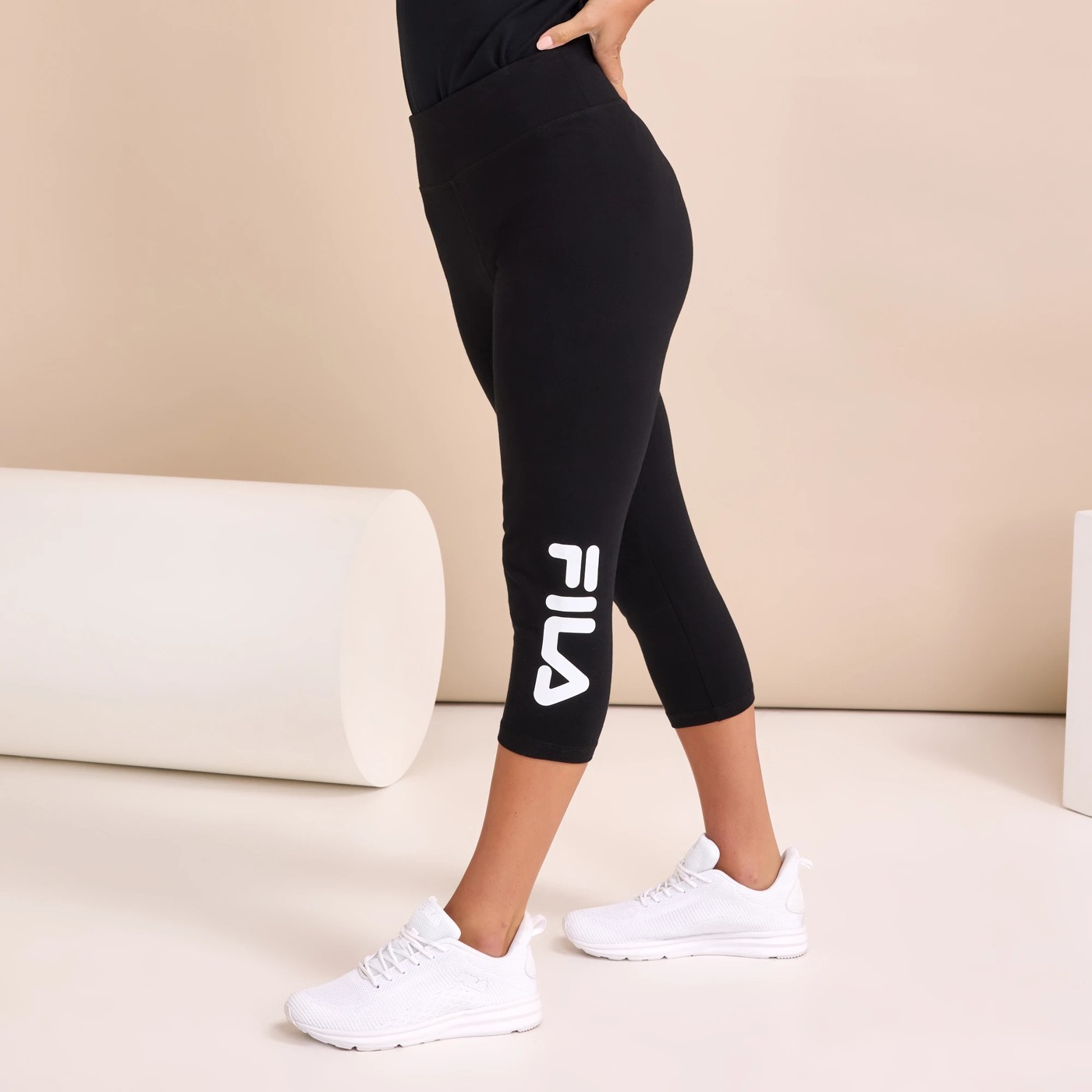 Fila Fila Sport womens Black Stretch Elastic Waist Pull On Capri Leggings  Size Medium