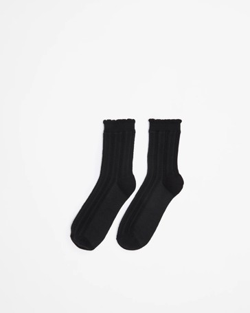 Embossed Cable Crew Socks