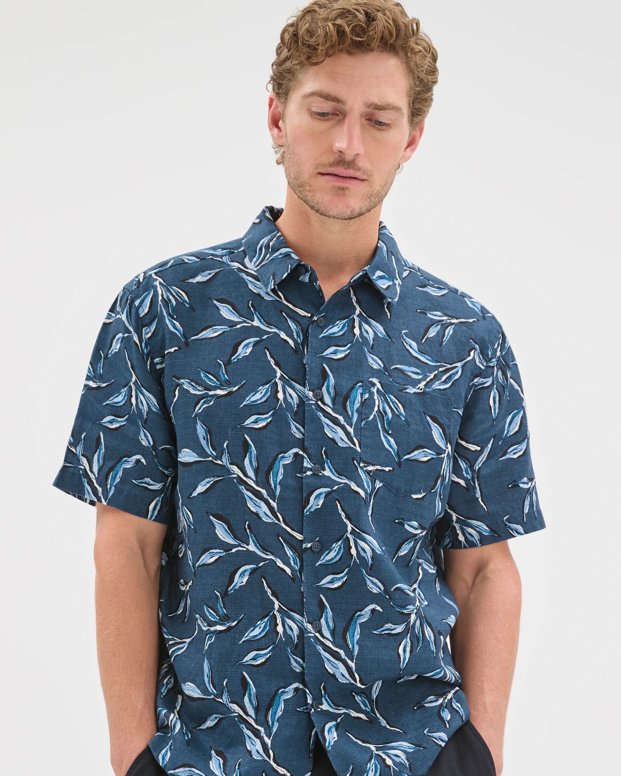 European Linen Short Sleeve Printed Shirt 3 of 6