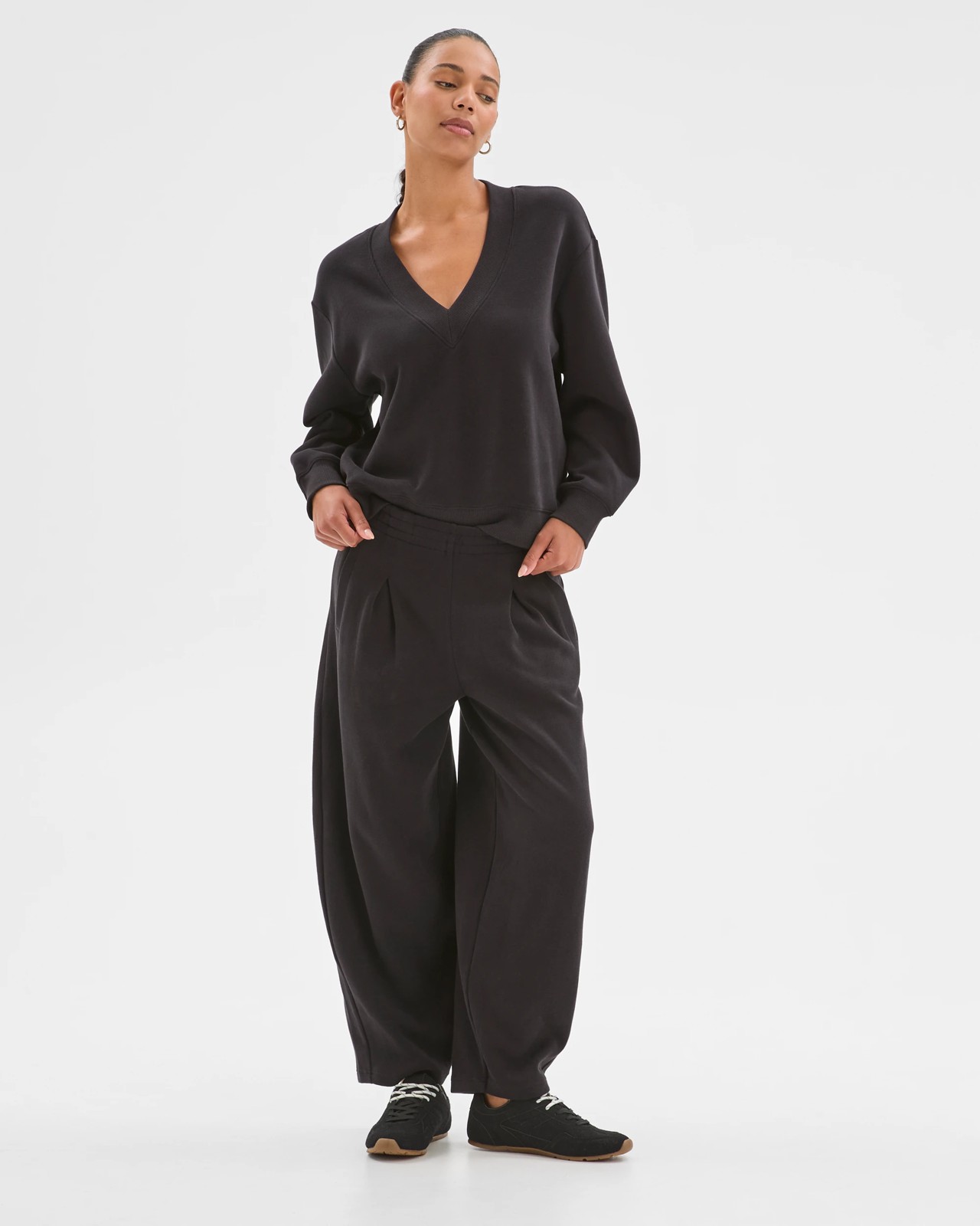 Active Australian Cotton Blend Sueded Rib V-Neck Jumper - Black 3 of 6
