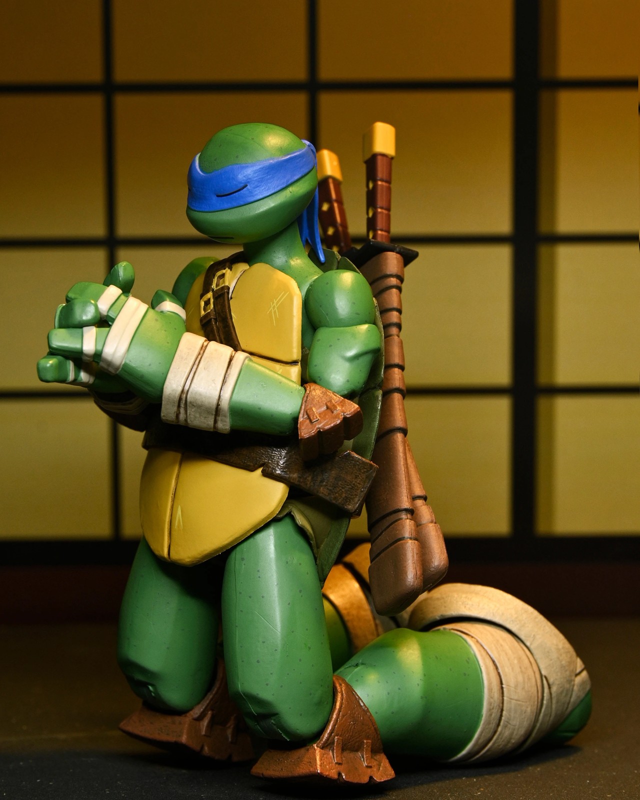 NECA TMNT Leonardo Ultimate 7-Inch Scale Figurine 4 of 6
