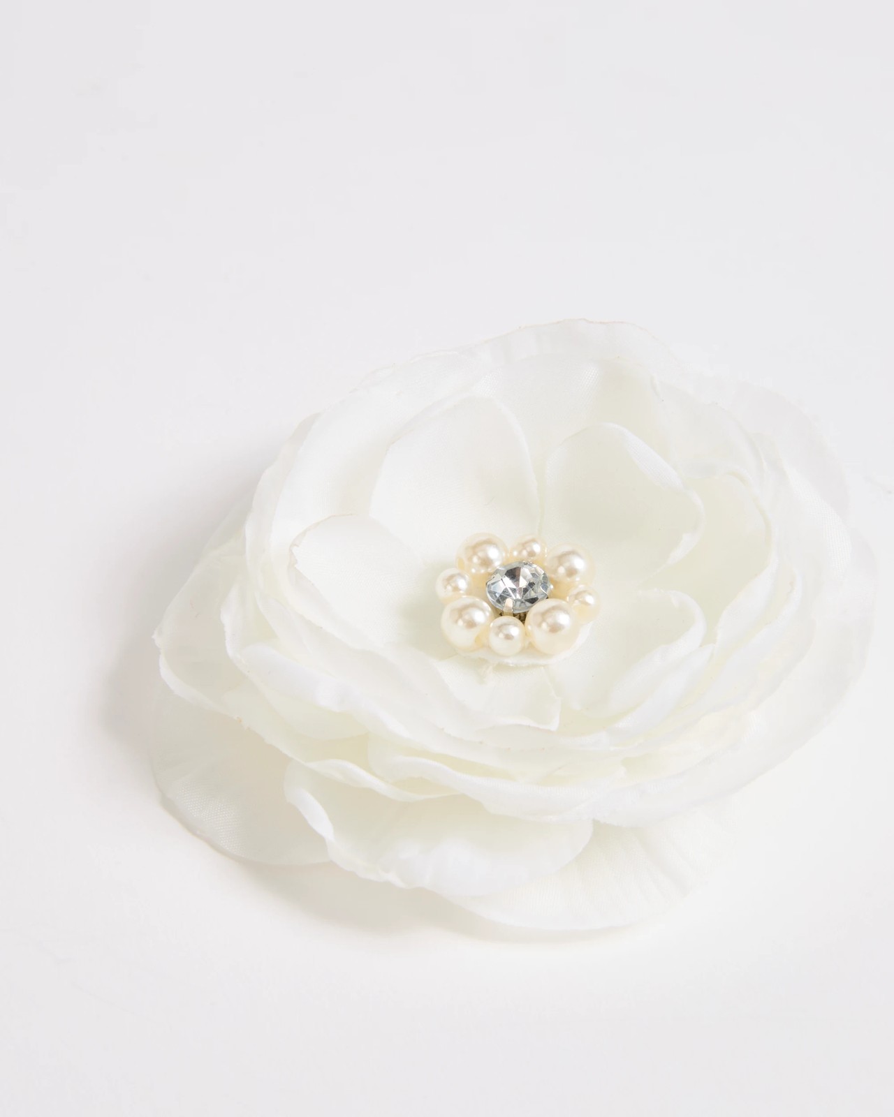 Faux Pearl Centre Flower Clip 2 of 2