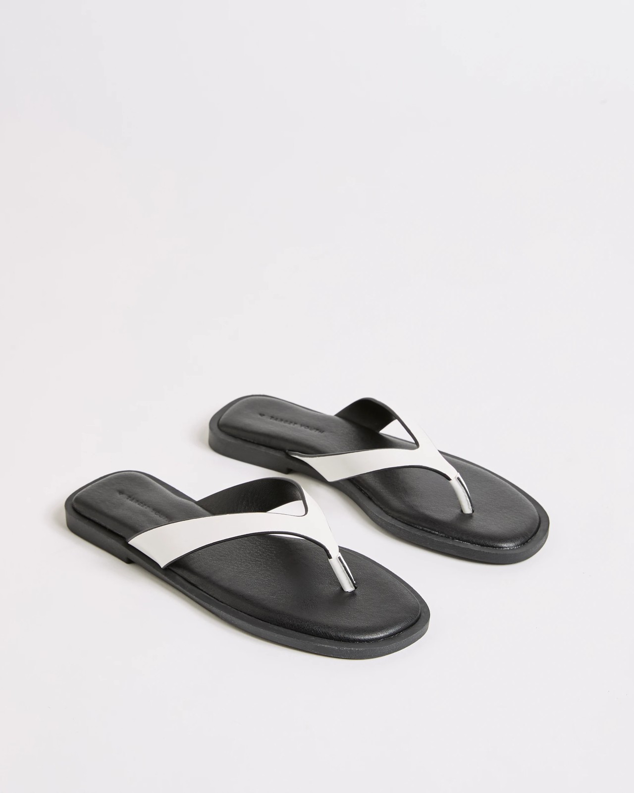 Fashion Thongs - White 2 of 3