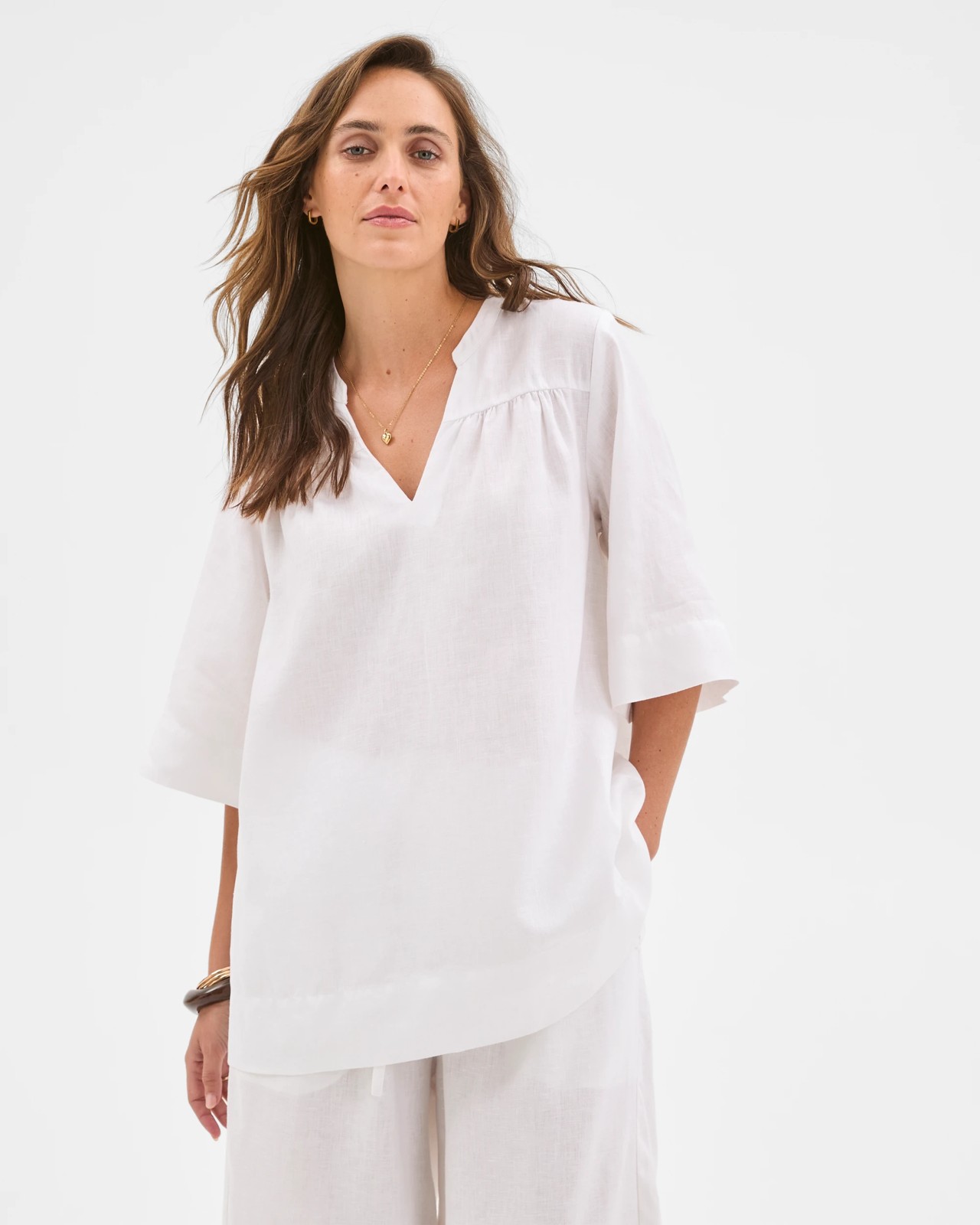 European Linen Short Sleeve V-Front Tunic Top - White 3 of 6