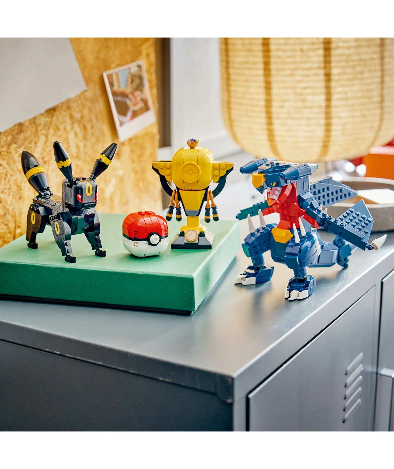 Pre-Order LEGO® Pokemon SMART Play: Umbreon vs. Garchomp Championship Battle 72165 5 of 6