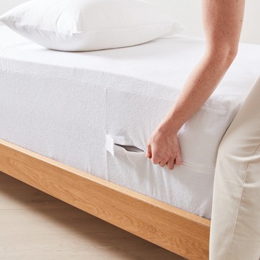 Bed Bug Resistant Fitted Mattress Encasement , King Bed, White - Anko