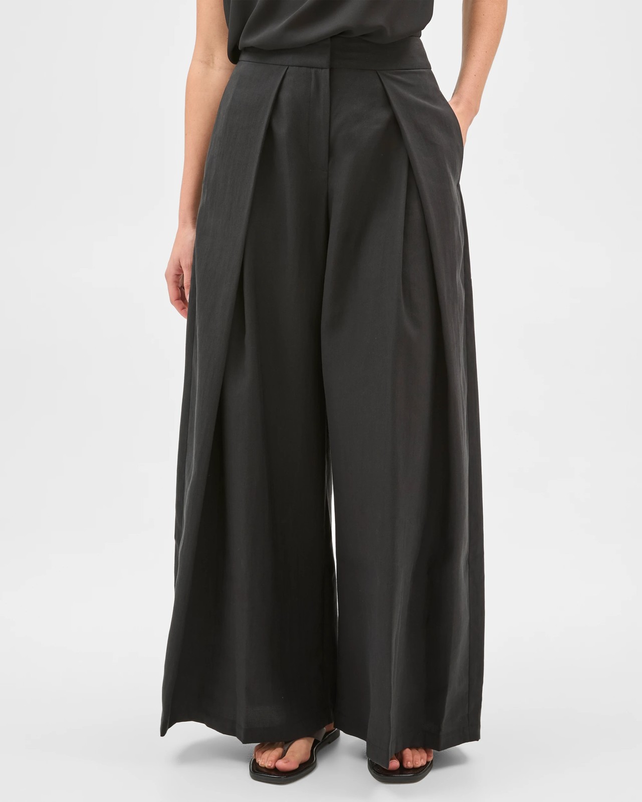 Preview Crossover Pleated Wide Leg Pants - Black 5 of 5