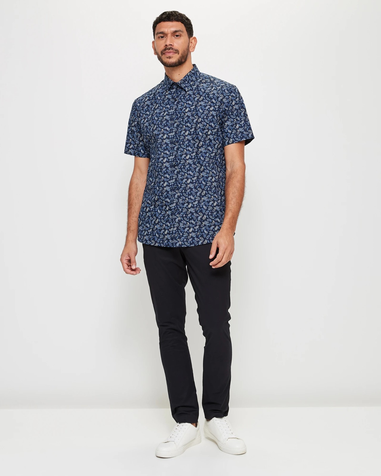 Paisley short-sleeved shirt in a regular fit made from pure organic cotton