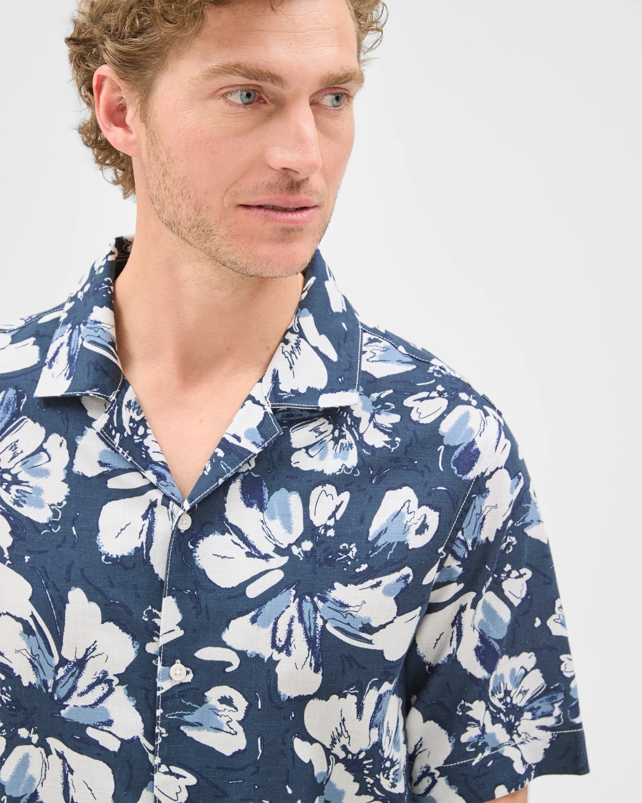 Preview Resort Short Sleeve Floral Shirt - Navy 5 of 6