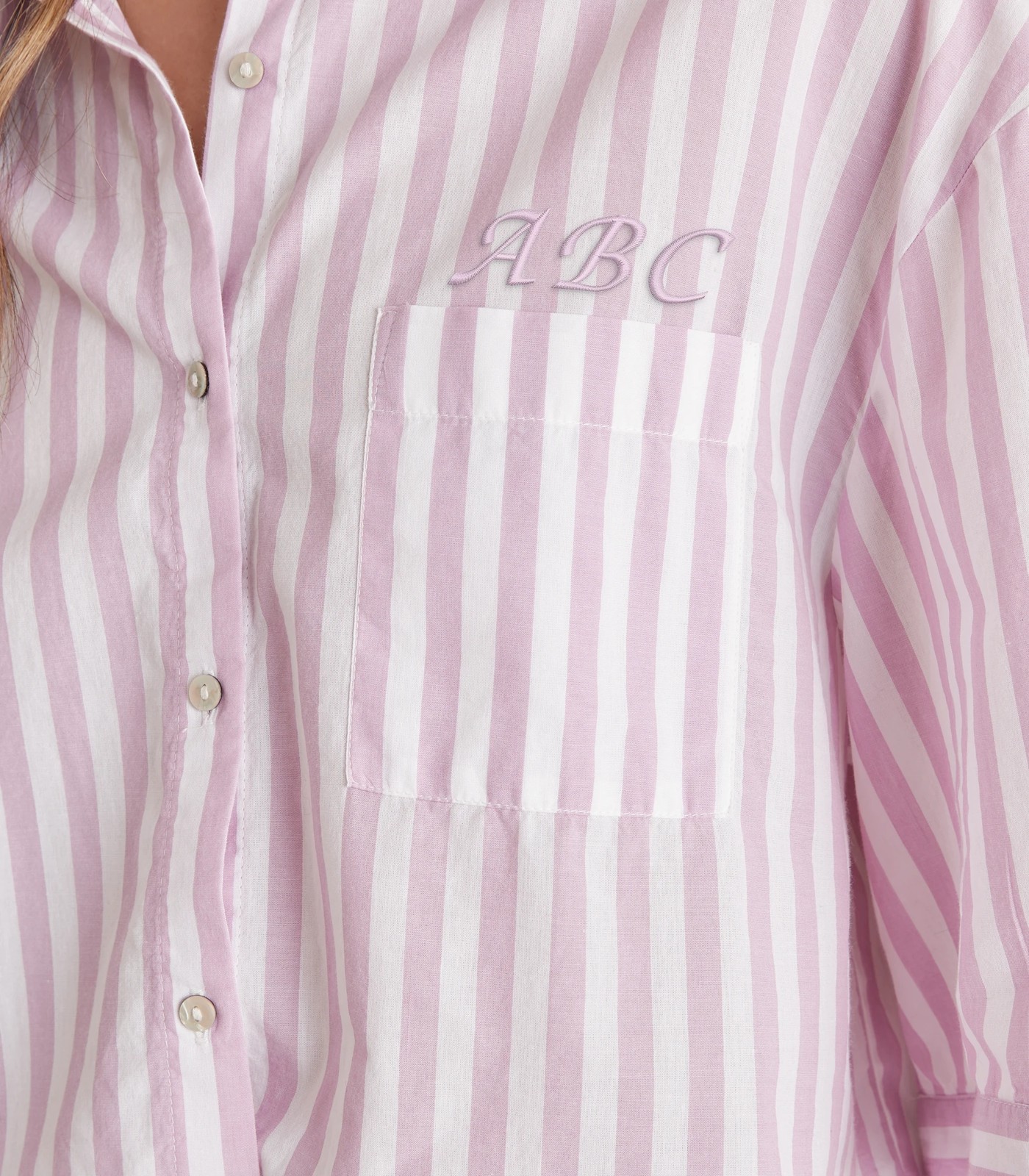 66921264_Cursive Lilac