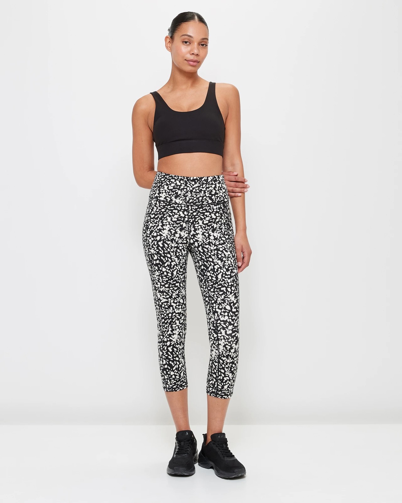 Active Workout 3/4 Length Tights 2 of 6