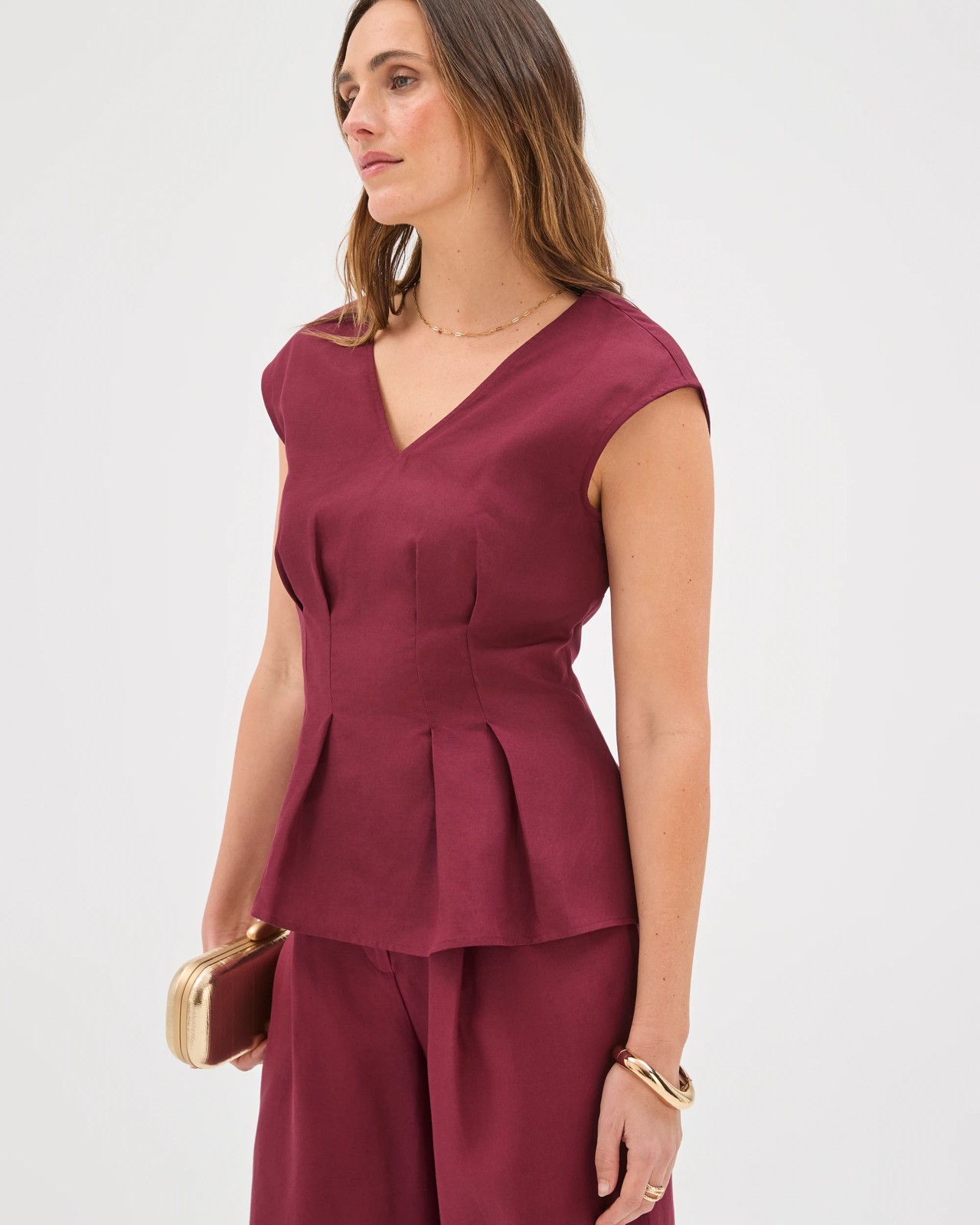 Preview Tania Sleeveless Tuck Waist V-Neck Tunic Top - Sangria 4 of 5