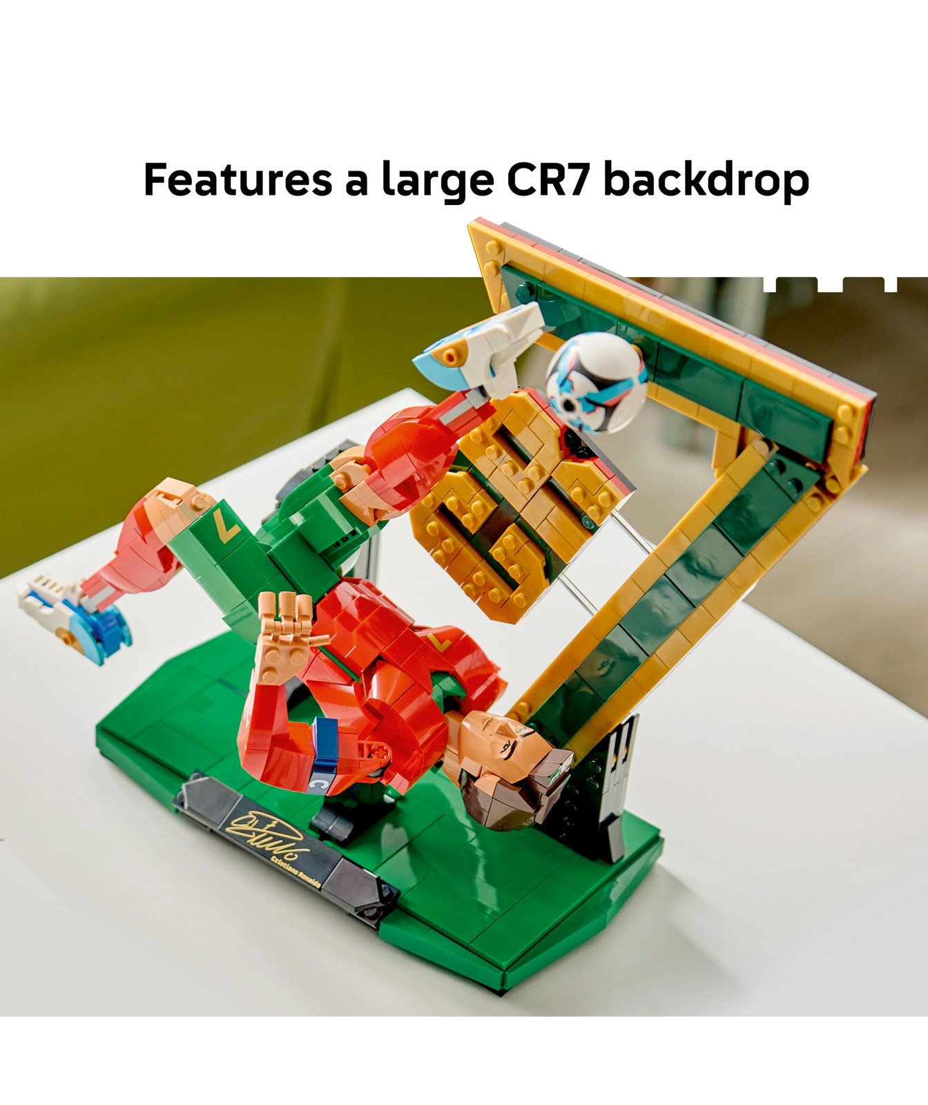 LEGO® Editions Football Cristiano Ronaldo – Football Legend 3 of 5