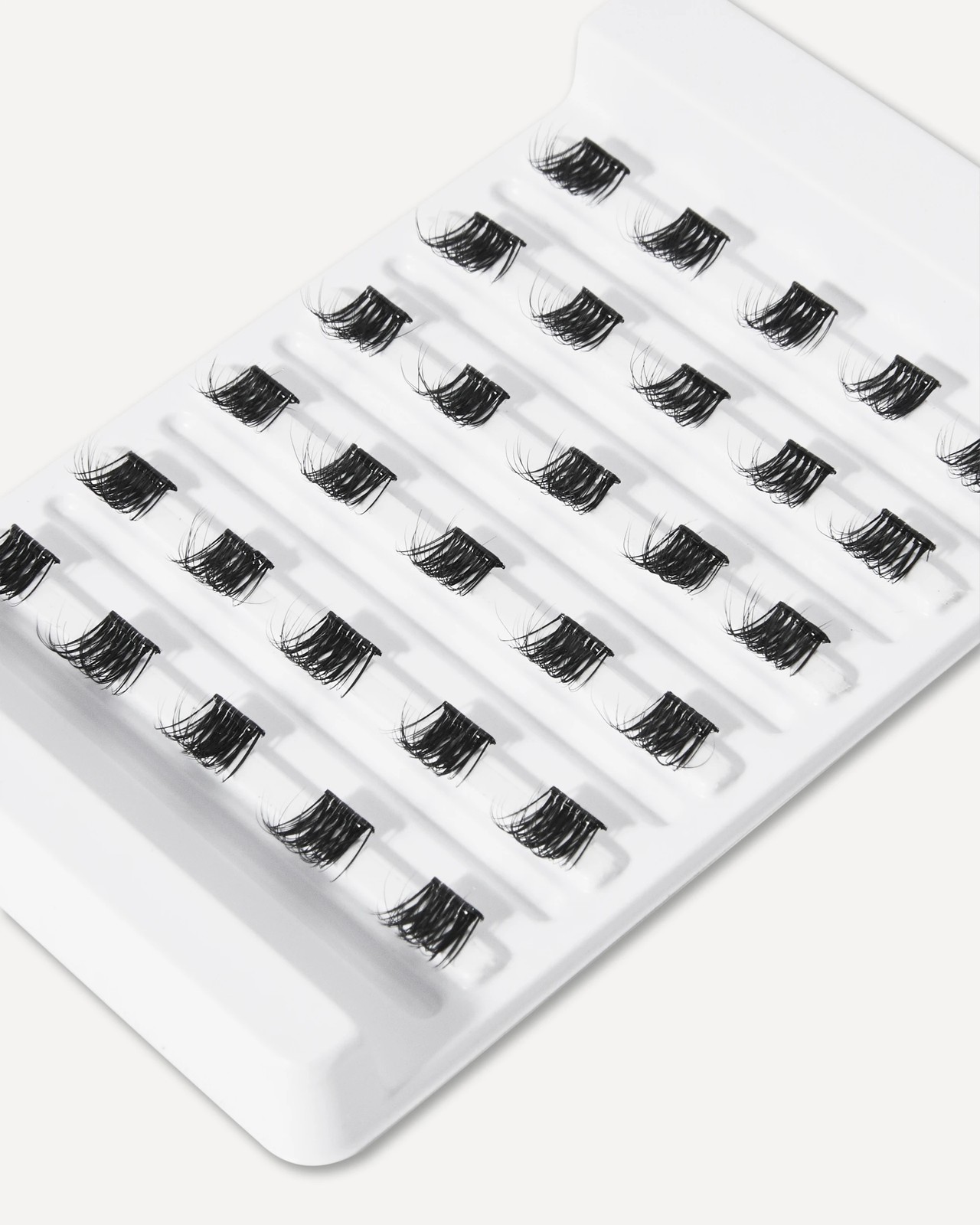 OXX Beauty 30 Pack Pre-Glued False Lashes - No. 144 4 of 5