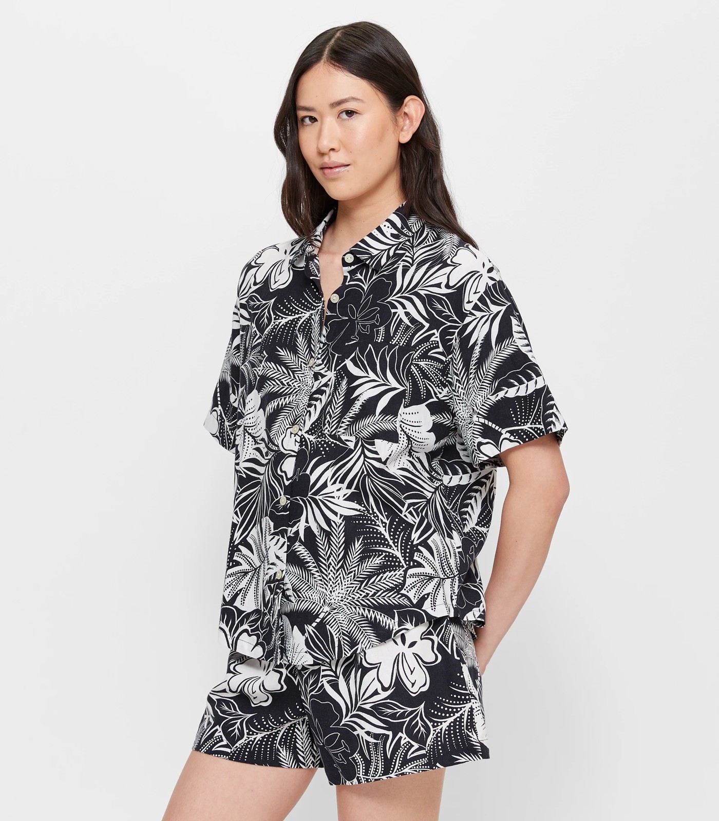 Linen Short Sleeve Pyjama Set 3 of 5