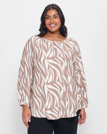 Plus Size Gathered Scoop Top