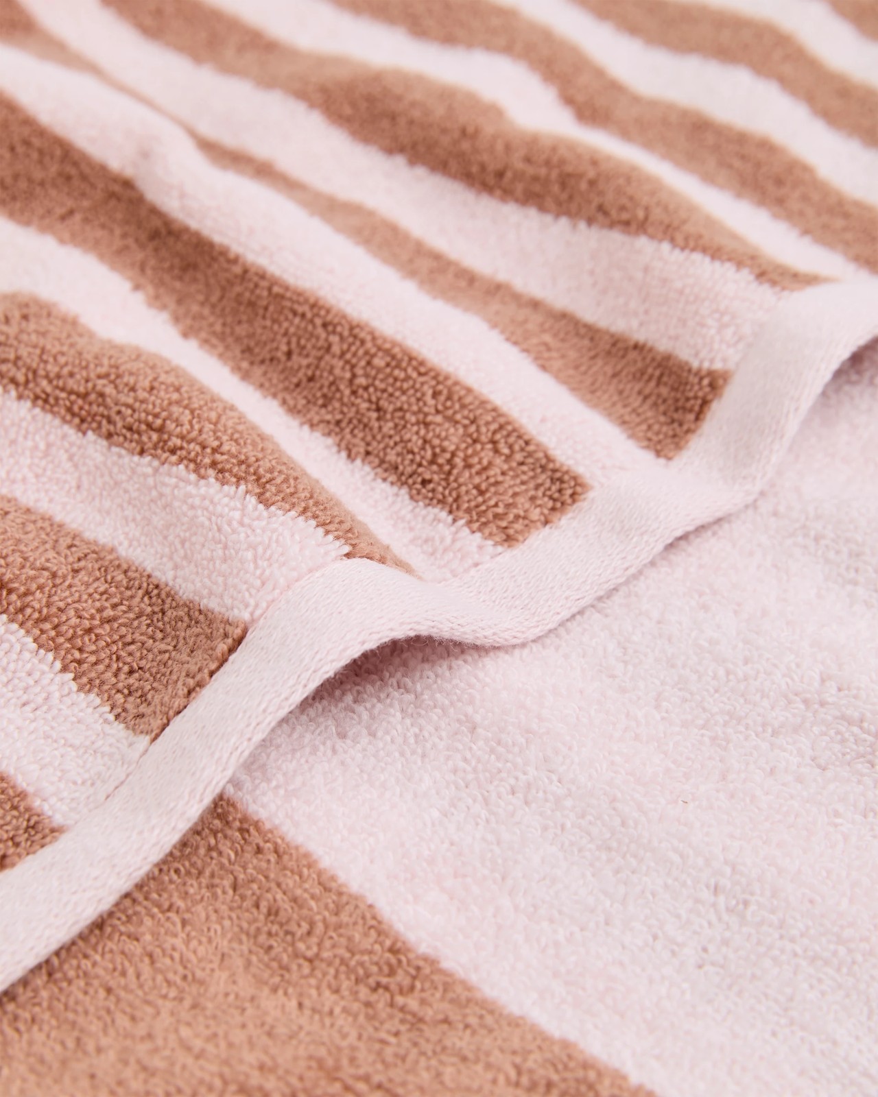 590_72239964_2+590T7223