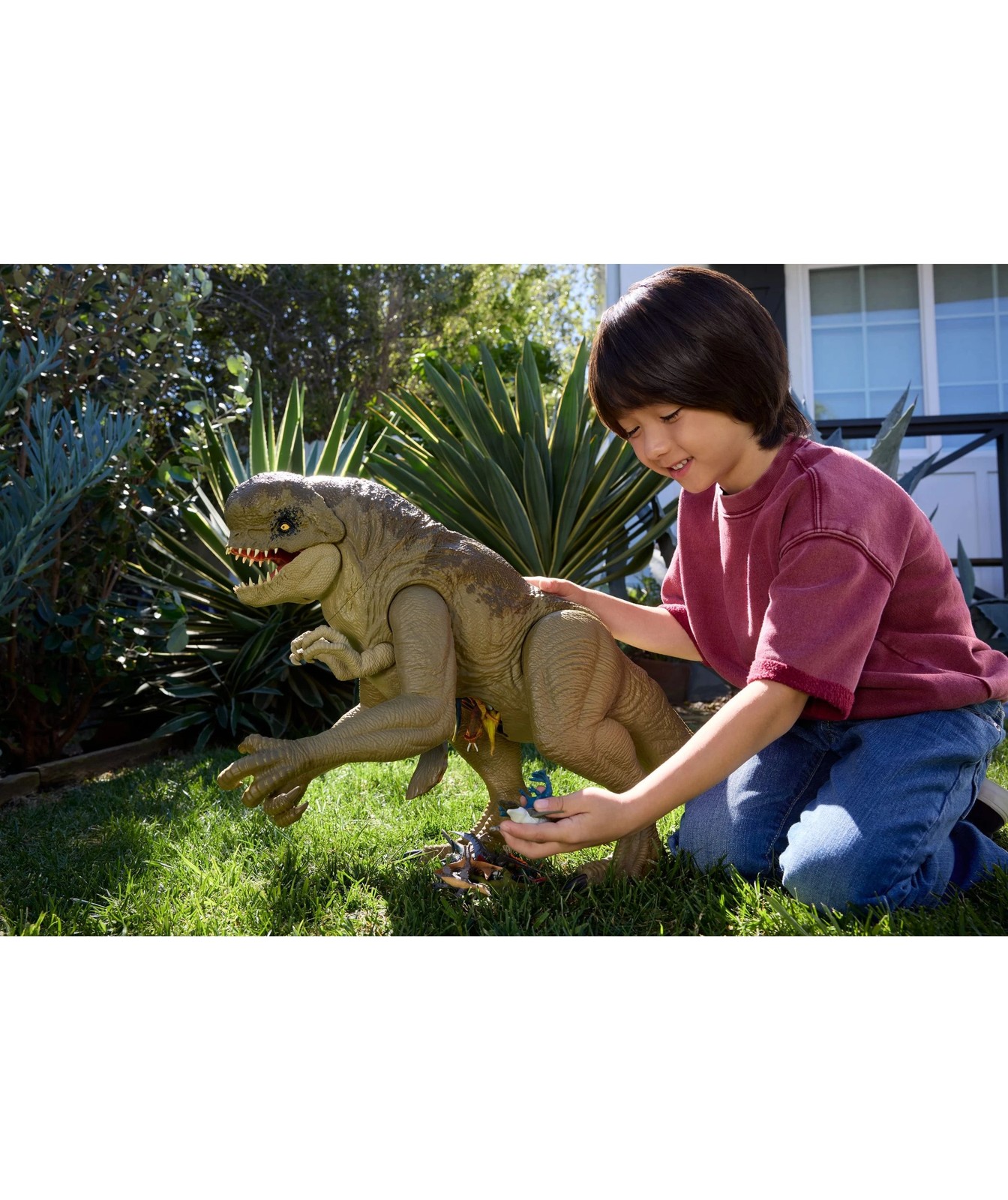 Jurassic World Rebirth Super Colossal Distortus Rex Dinosaur Figure 5 of 5