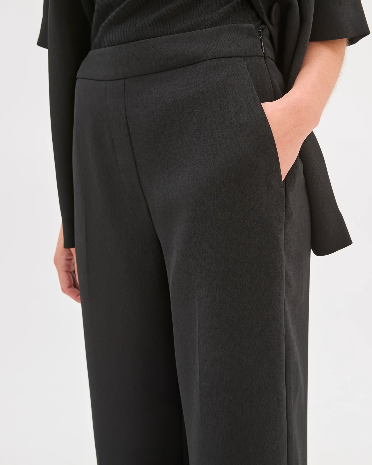Petites Tailored Cropped Crepe Culotte Pants 3 of 5