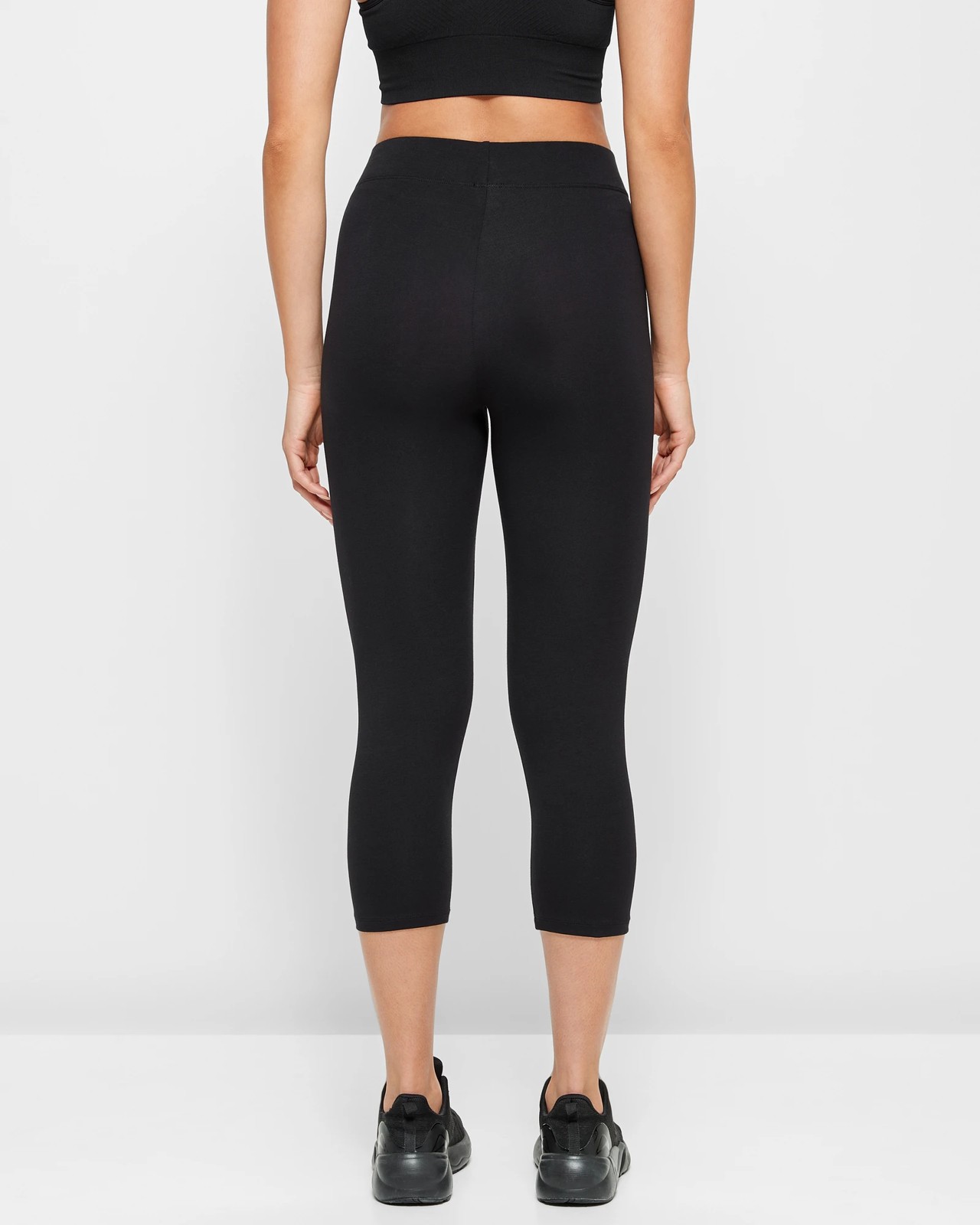 Women's Three-Quarter Length Activewear Leggings - 5 Colours Deal - Wowcher