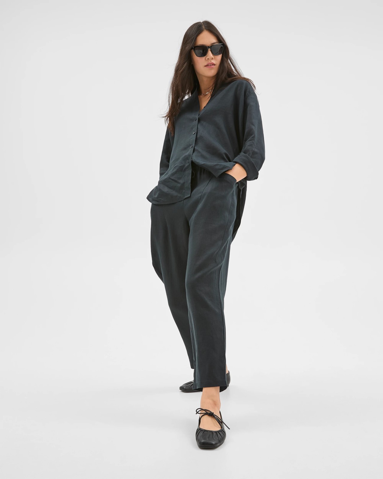 European Linen Tapered Pants - Black 3 of 6