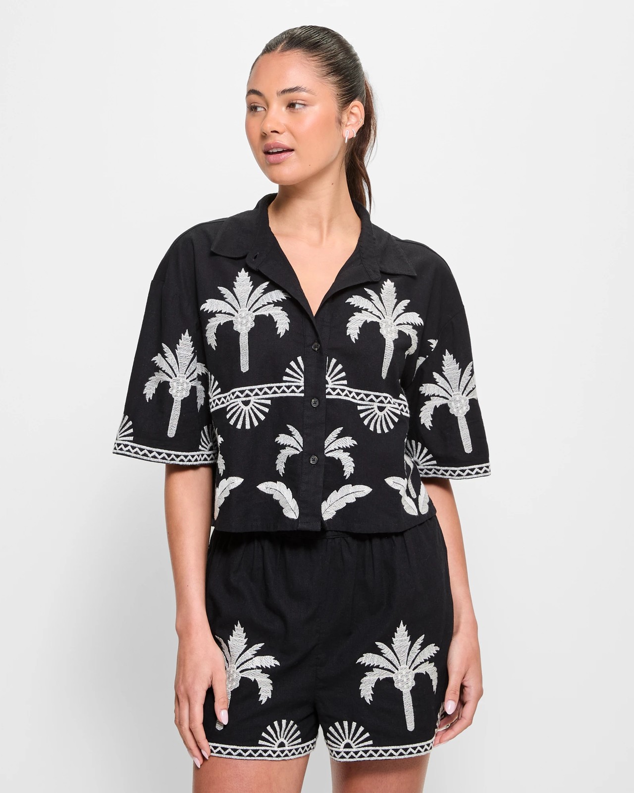 become tree SHORT 引立て SLEEVE CROPED SHIRTS