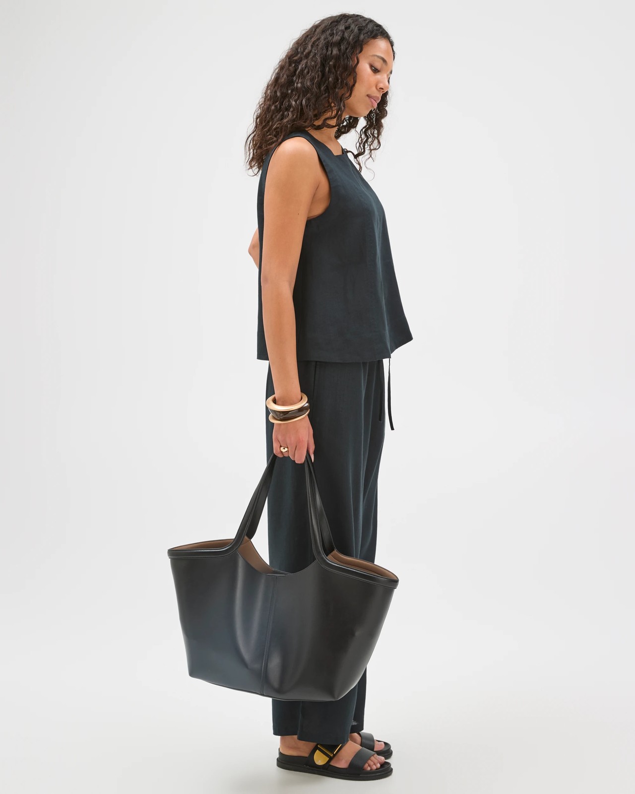 Minimal Trapeze Tote Bag - Black 3 of 3