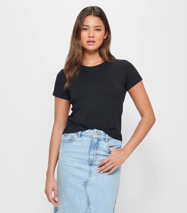 Essential T-Shirt - Lily Loves