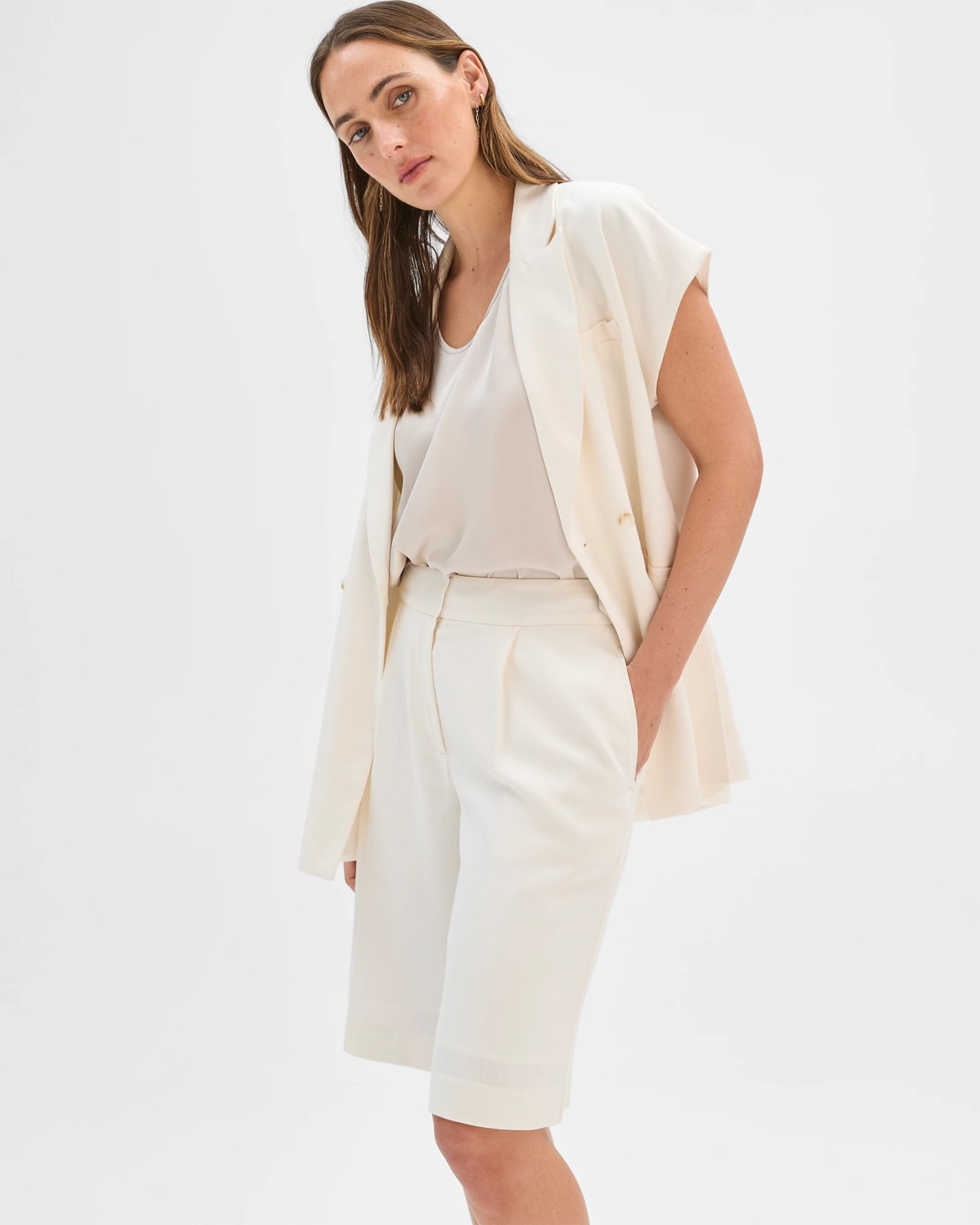 Preview Tailored Bermuda Shorts - Cloud Dancer 4 of 5