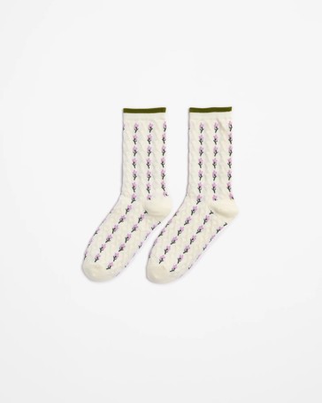 Embossed Flower Crew Length Socks - AC-Lab