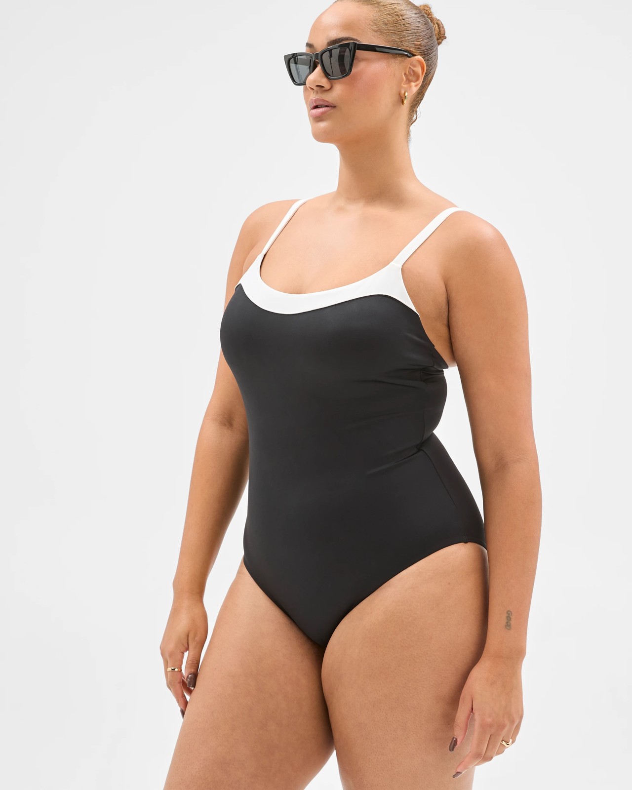 Resort Two Tone Sculpting One Piece Swimsuit 2 of 5
