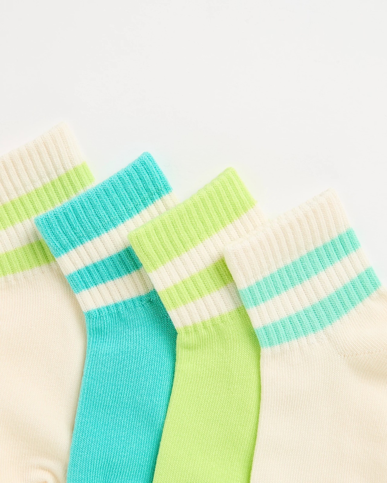 Maxx Australian Cotton Blend 4 Pack Boys Quarter Crew Socks 2 of 3