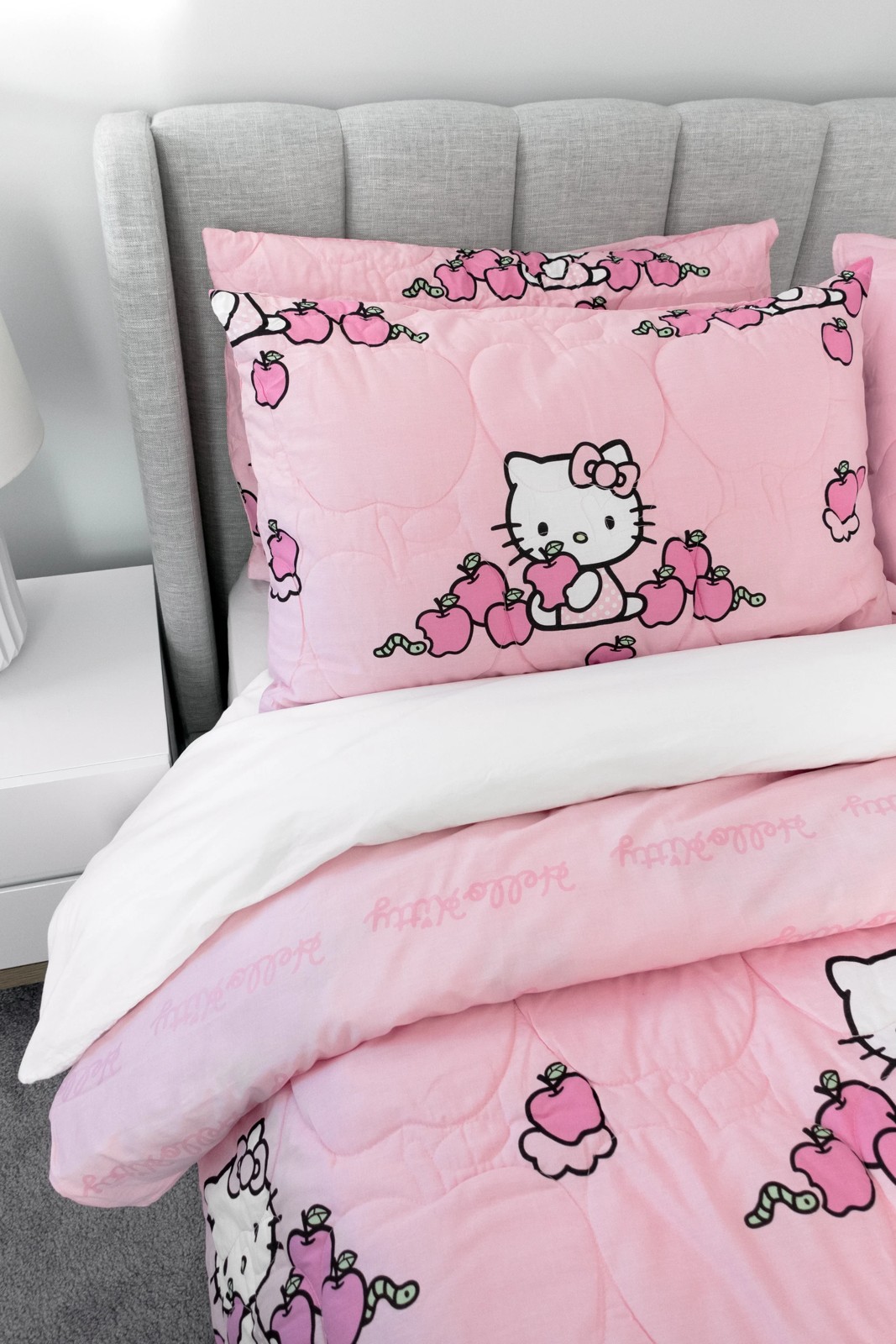 71561370-IMG-BRANDLAB_HELLO KITTY BEDLINEN_2