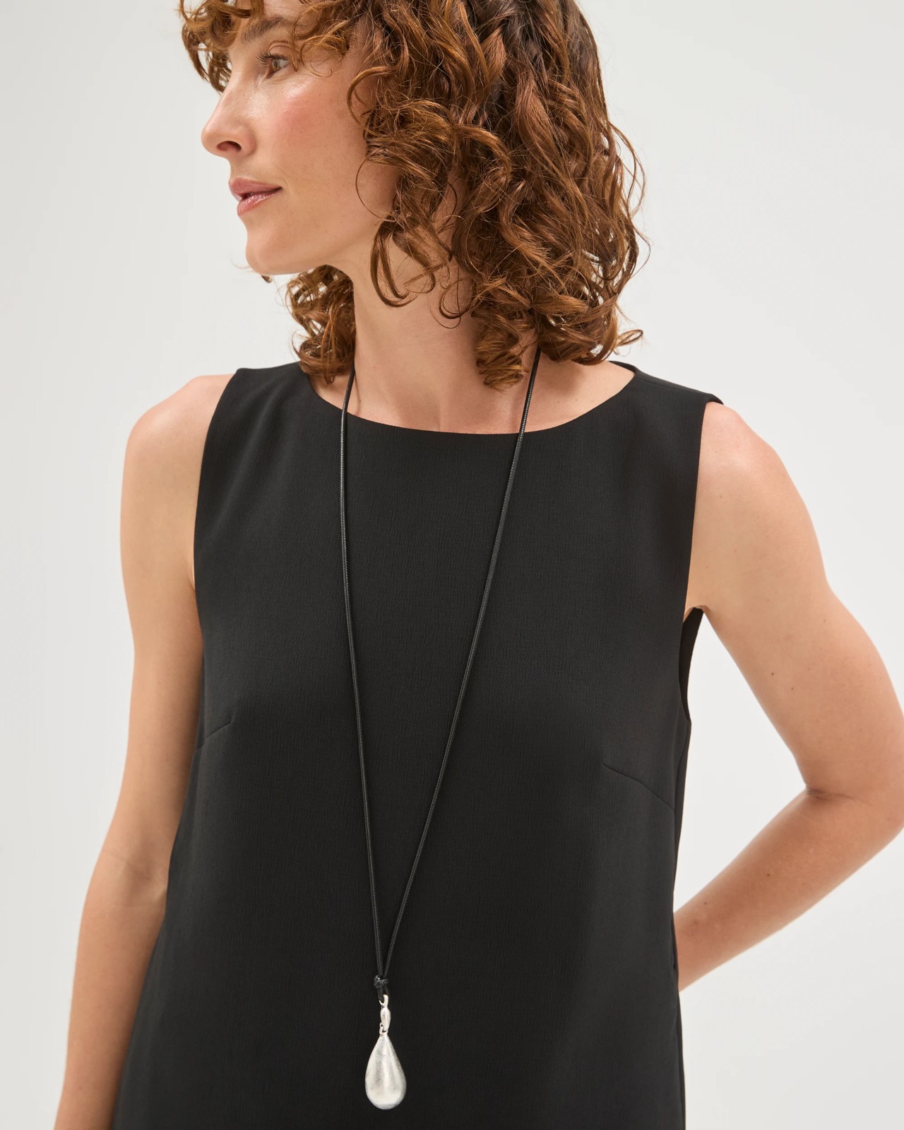 Preview Sleeveless Crepe Tailoring Longline Tunic Top - Black 3 of 5