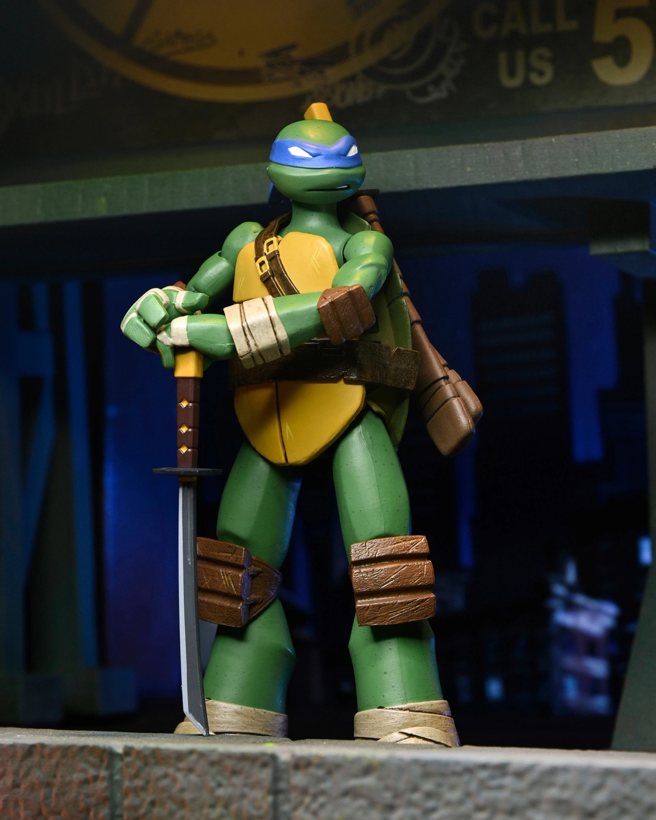 NECA TMNT Leonardo Ultimate 7-Inch Scale Figurine 3 of 6